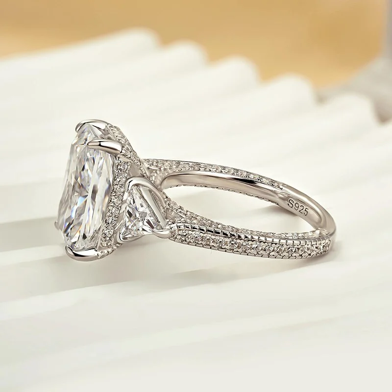 Radiant geslepen Diamantwit sterling zilver 3-steen verlovingsring