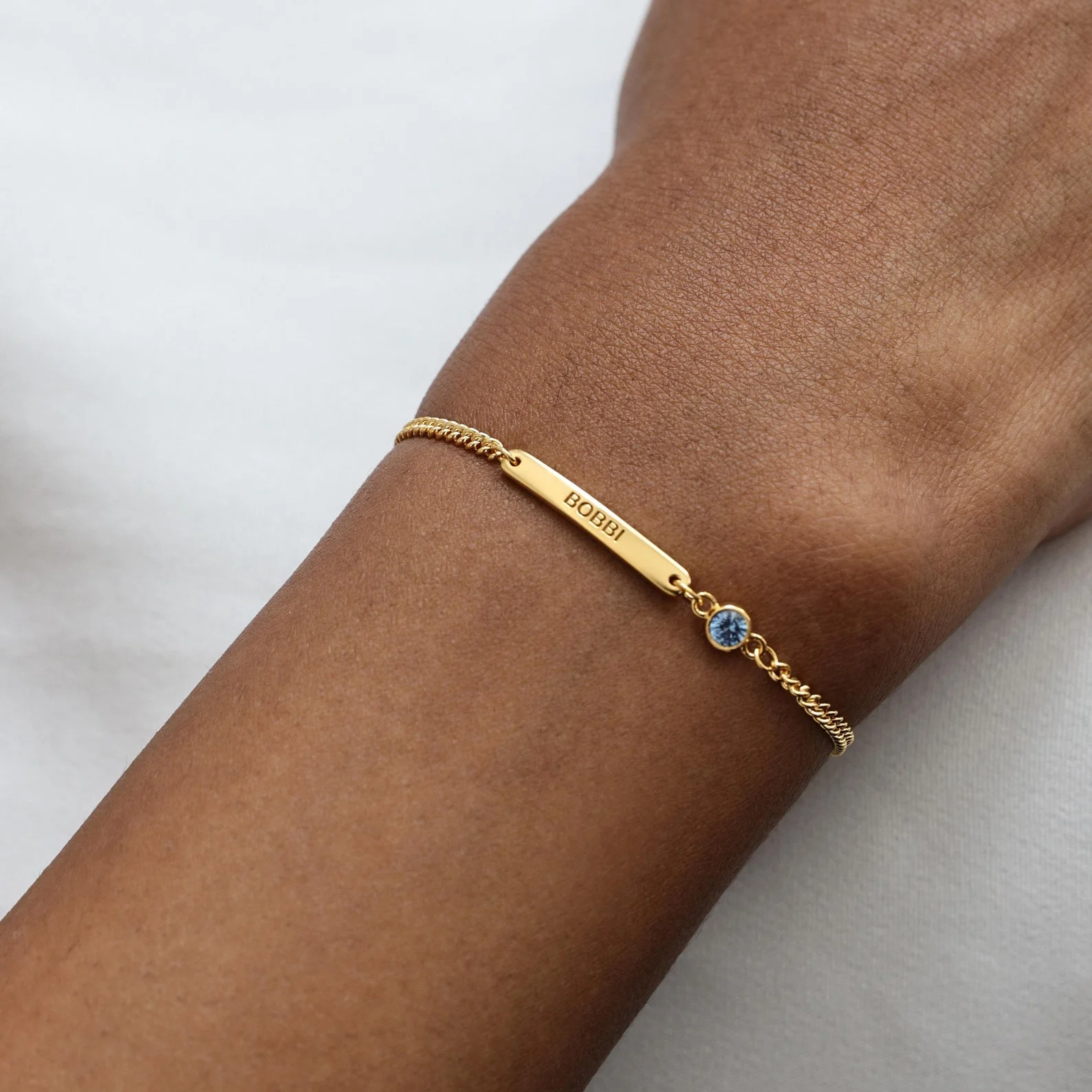 Rond geslepen sterling zilveren familie gepersonaliseerde geboortesteen gegraveerde bar armband cadeau