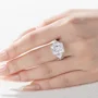 Radiant geslepen Diamantwit sterling zilver 3-steen verlovingsring
